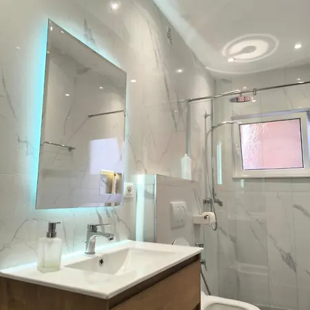 Next To Blloku Lovely Apartment-comodissimo Centro * Tirana