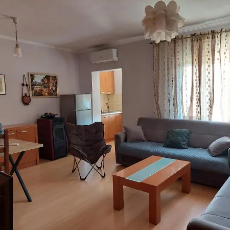 Appartamento Next To Blloku Lovely Apartment-comodissimo Centro Tirana