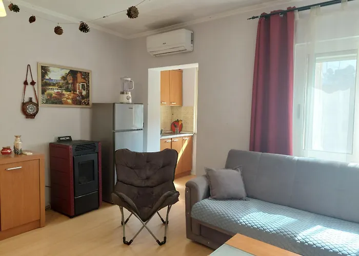 Next To Blloku Lovely Apartment-comodissimo Centro Tirana