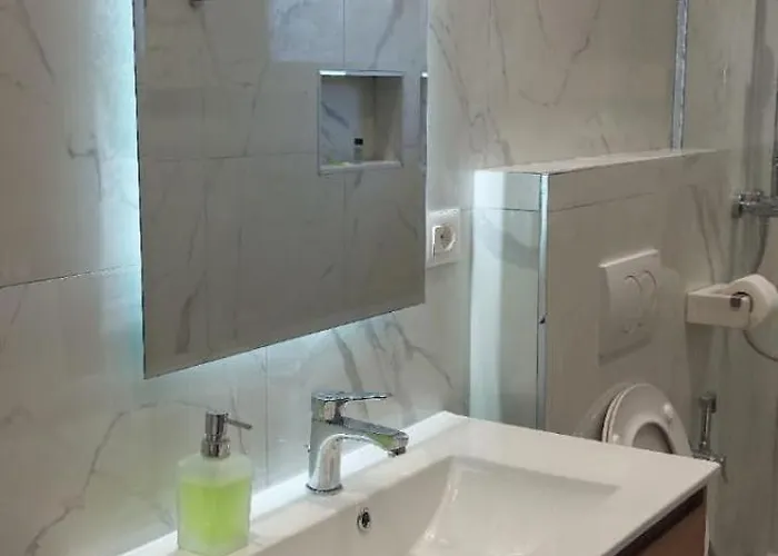 דירה Next To Blloku Lovely Apartment-comodissimo Centro טיראנה