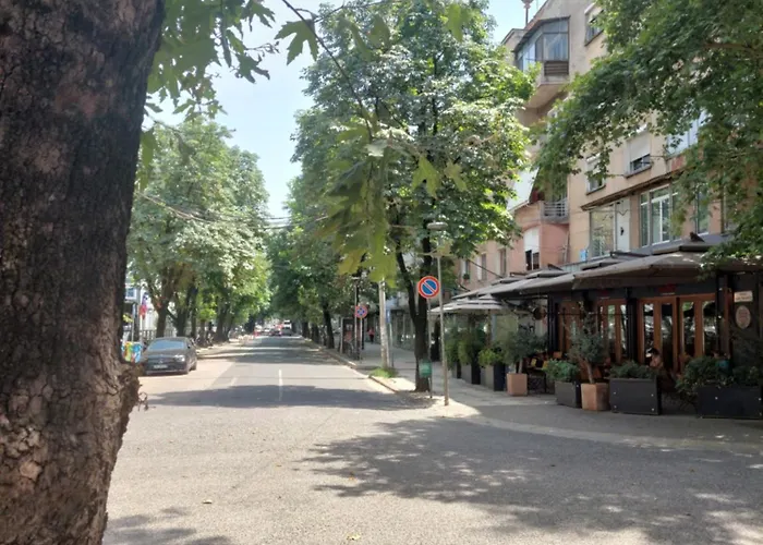 Next To Blloku Lovely Apartment-comodissimo Centro 地拉那